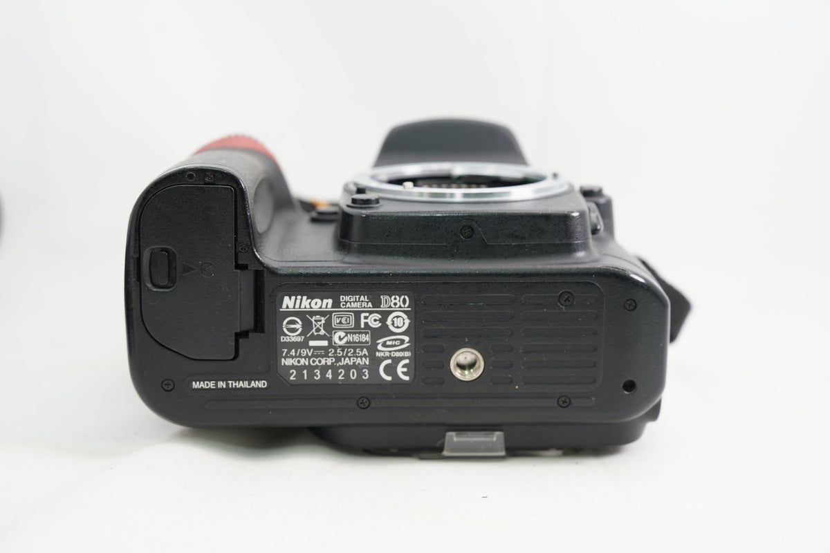 NIKON D80