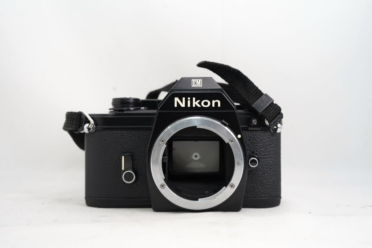 NIKON EM