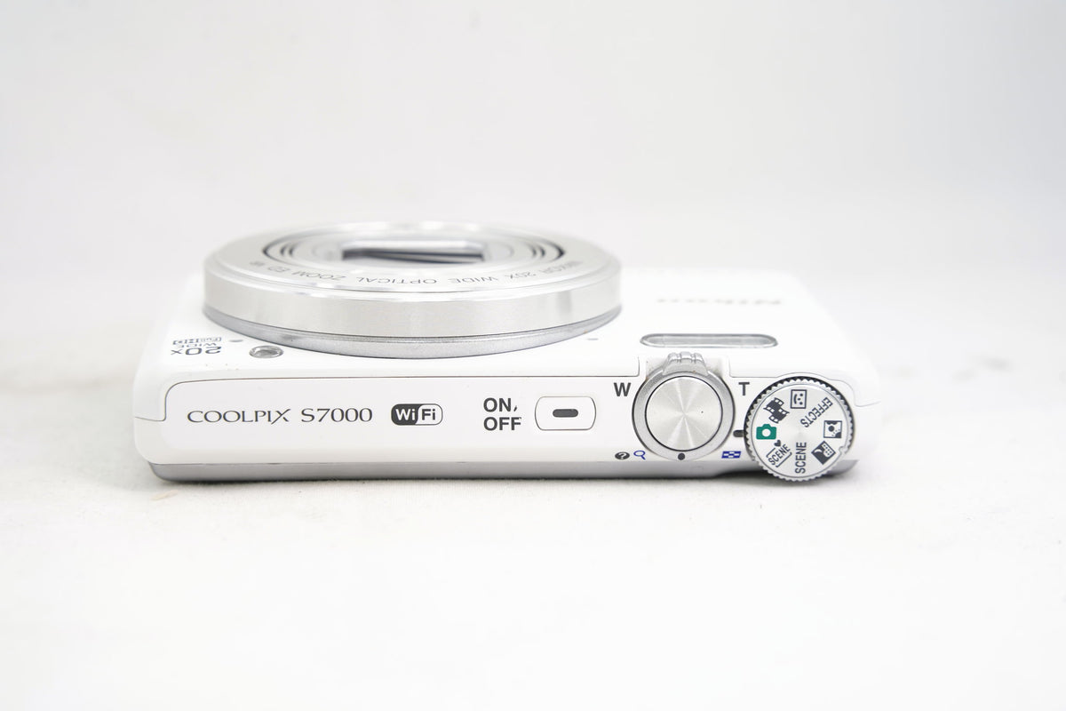NIKON COOLPIX S7000 ホワイト