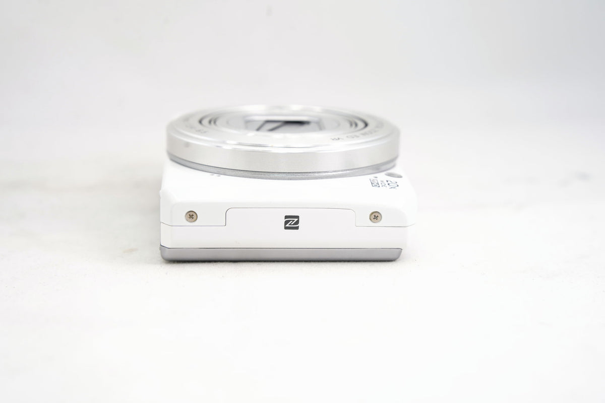 NIKON COOLPIX S7000 ホワイト