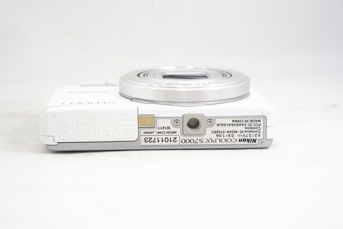 NIKON COOLPIX S7000 ホワイト