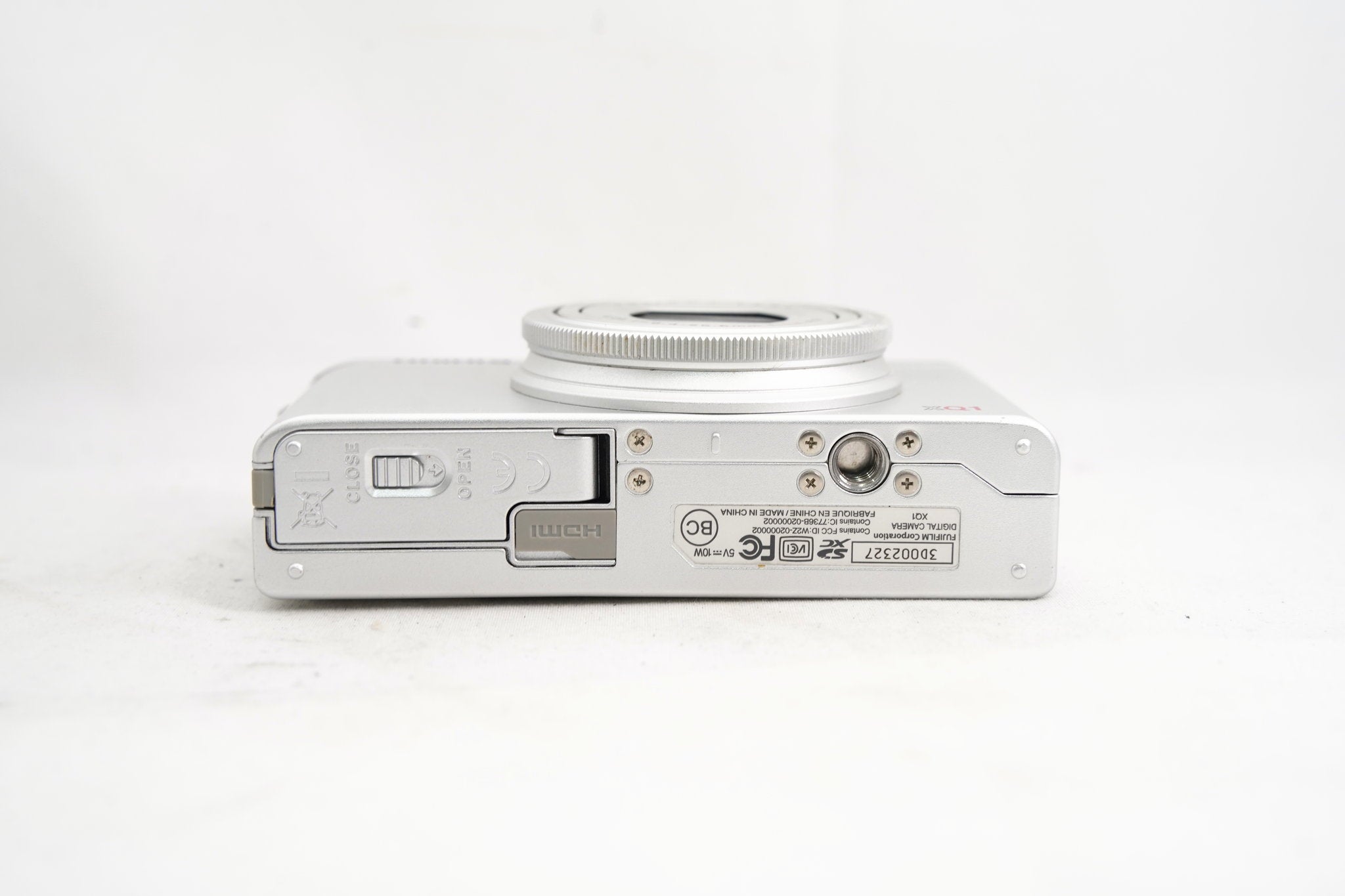 FUJIFILM XQ1 シルバー