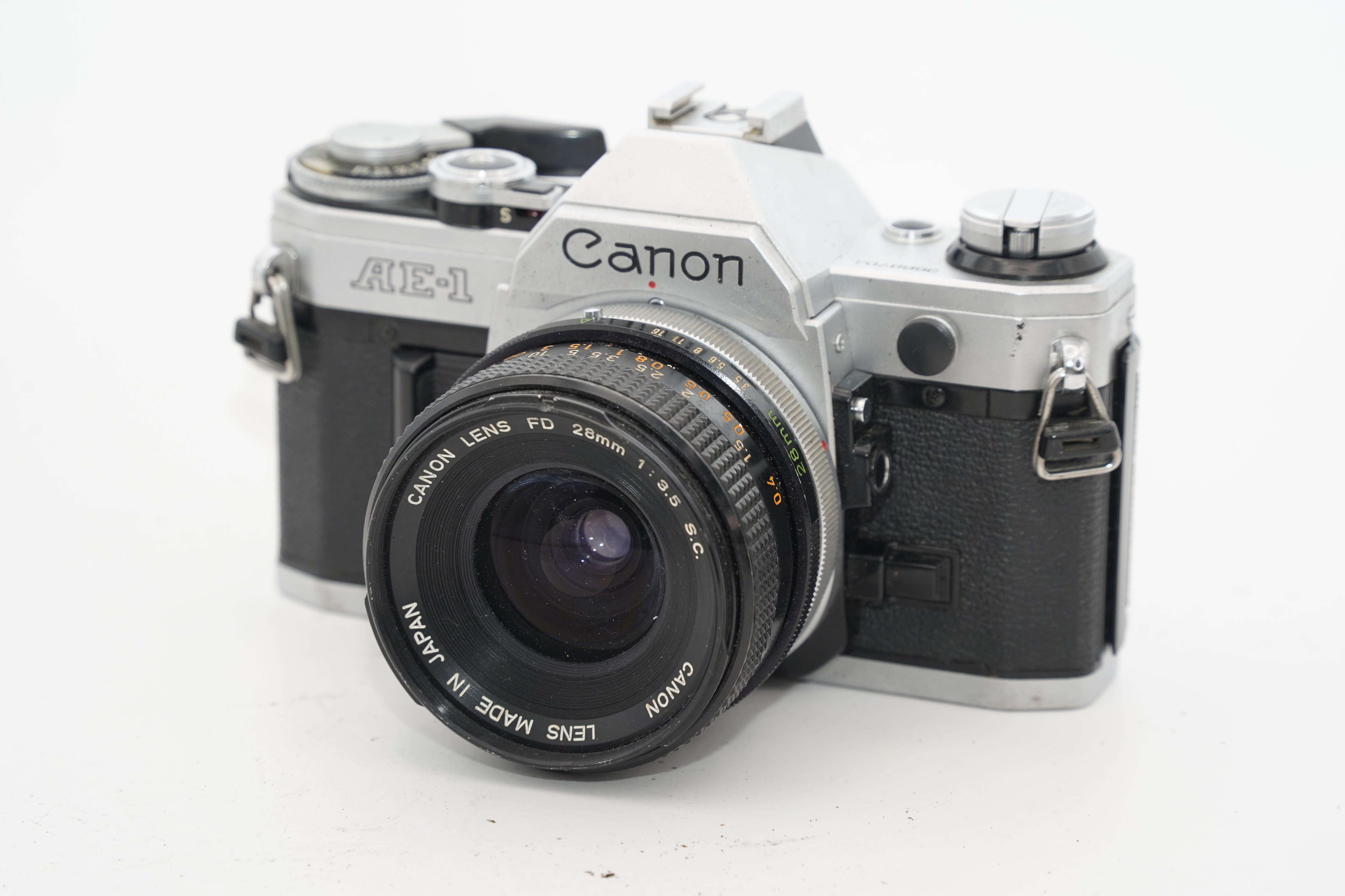 Canon AE-1 / CANON LENS FD 28mm F3.5 S.C.