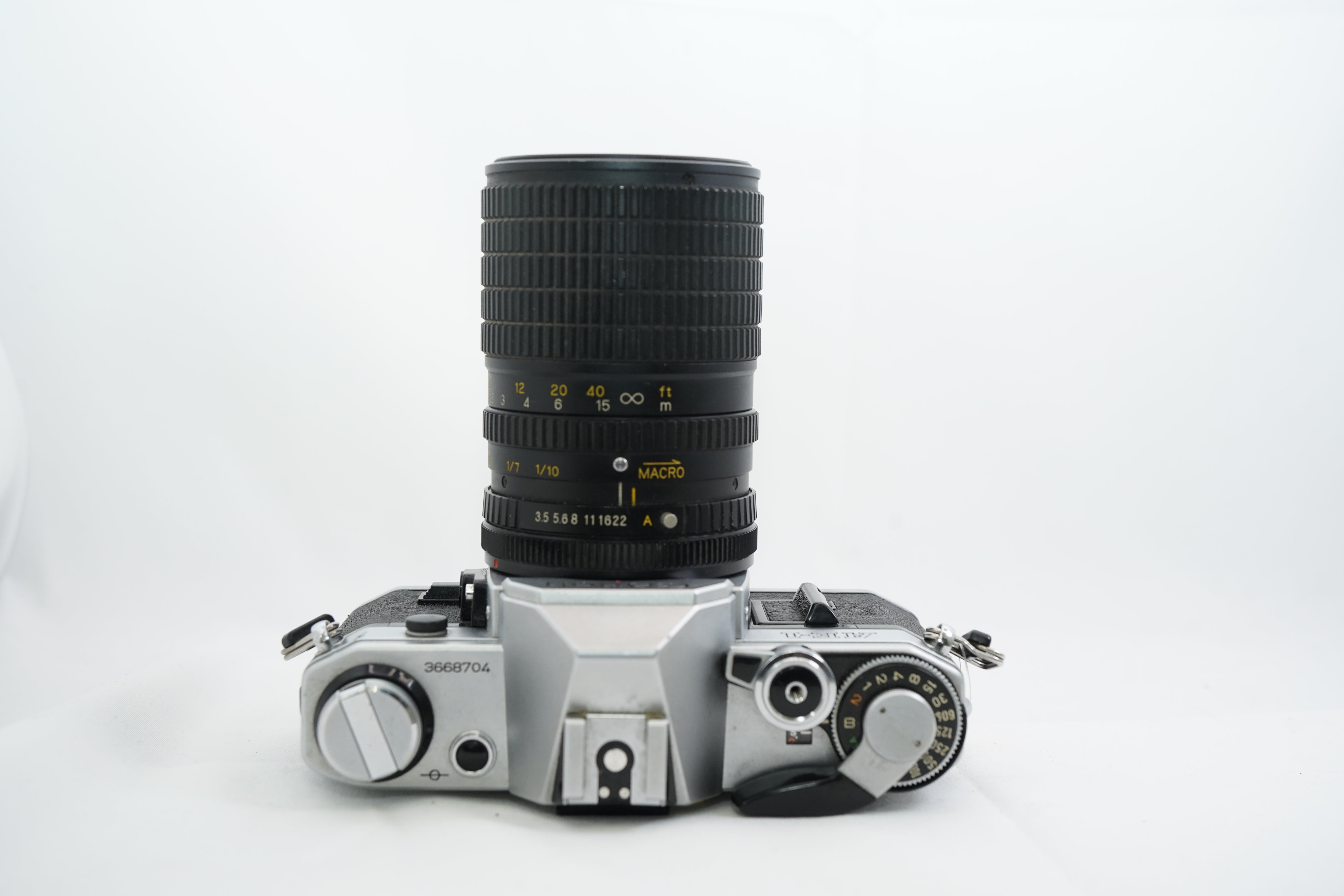 Canon AE-1 / OSAWA MC F3.5-4.5 35-105mm MACRO