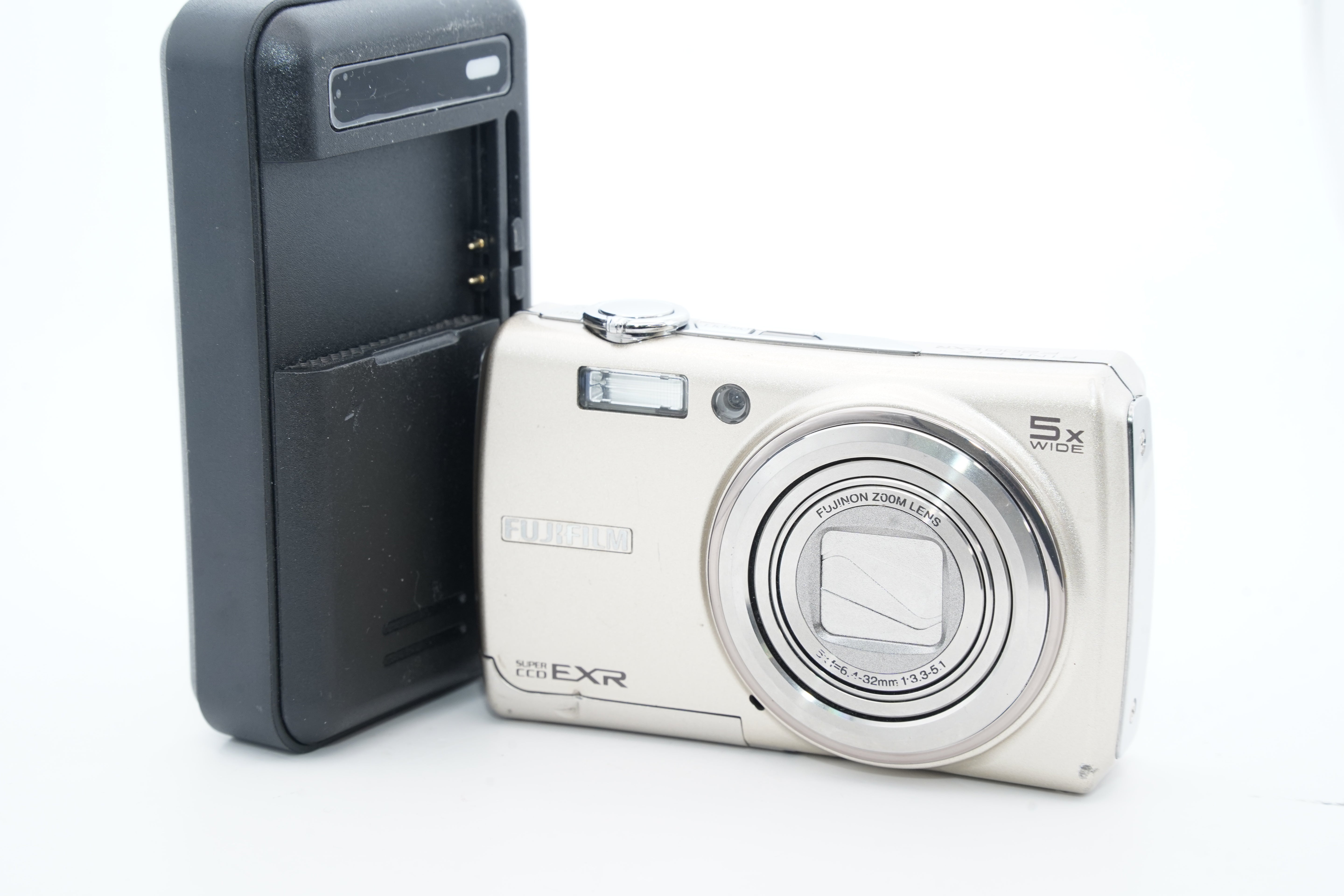 FUJIFILM FINEPIX F200 EXR ｺﾞｰﾙﾄﾞバッテリー・充電器付属