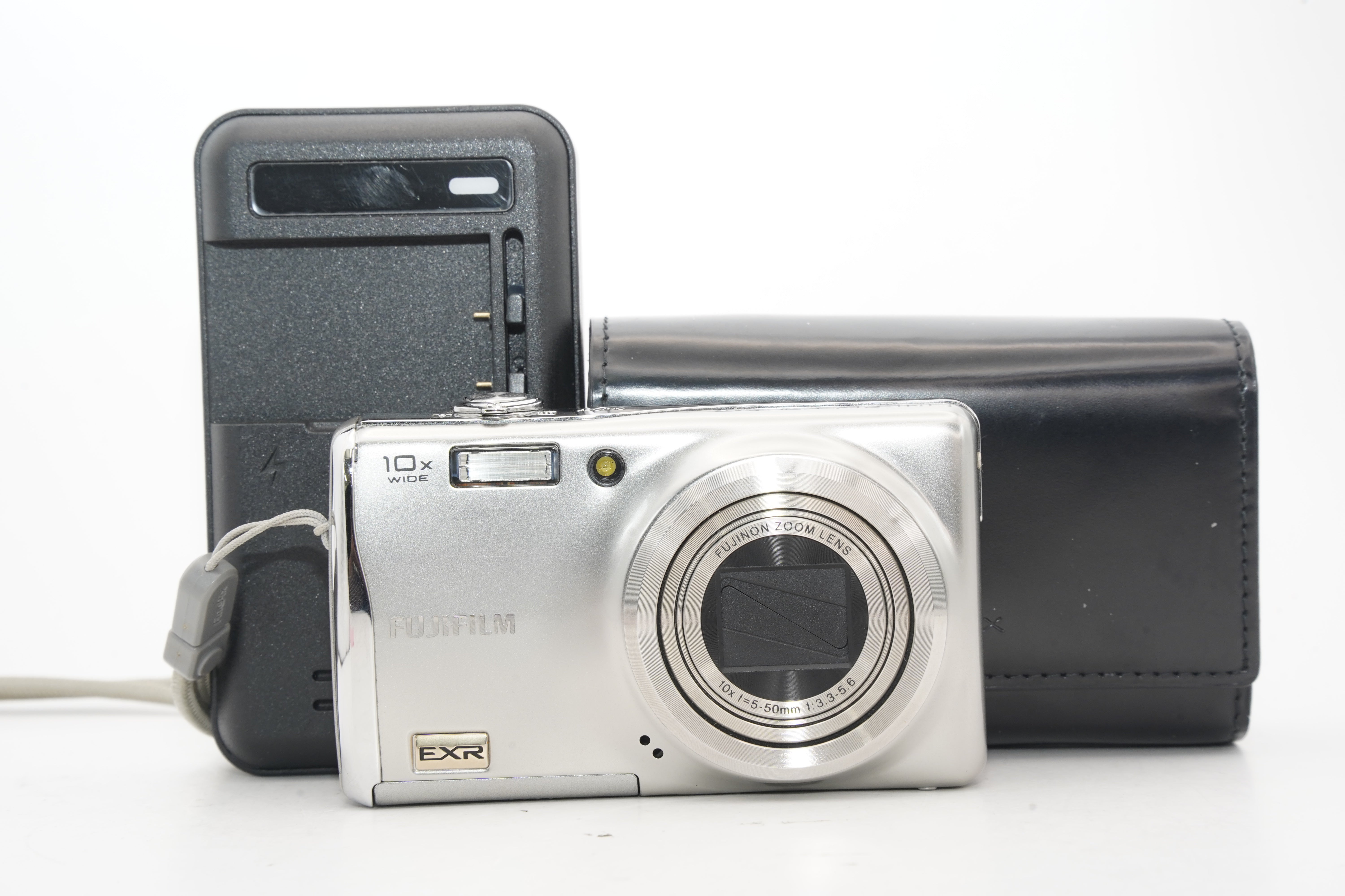 FINEPIX F70 EXR シルバー　動作確認済　バッテリーなし FUJIFILM FinePix F70 EXR シルバー