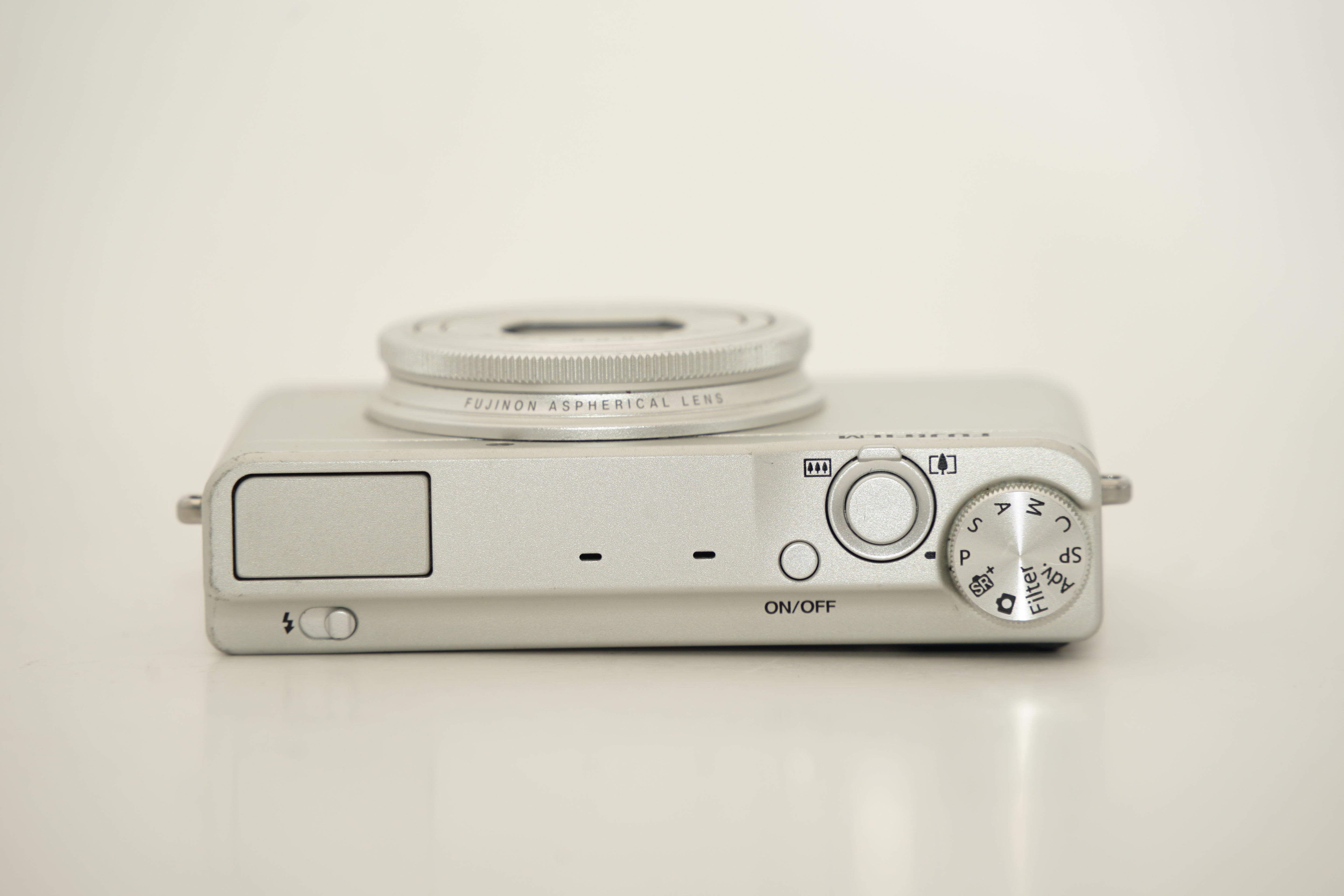 FUJIFILM XQ1 元箱 バッテリー 充電器付属