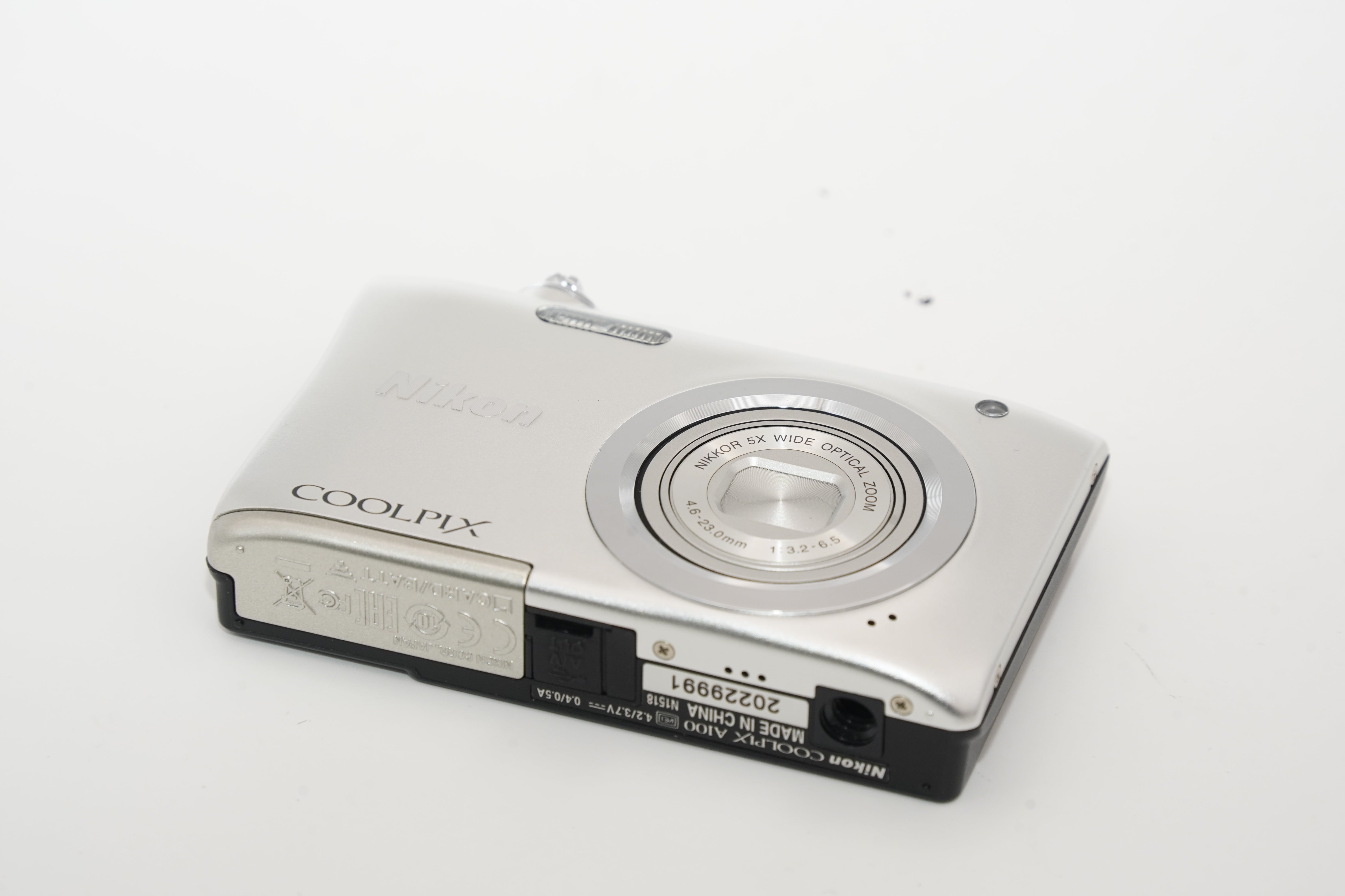 Nikon COOLPIX A100シルバー 充電器 バッテリー 美品 NIKON Nikon COOLPIX A100 シルバー 充電器 バッテリー付属