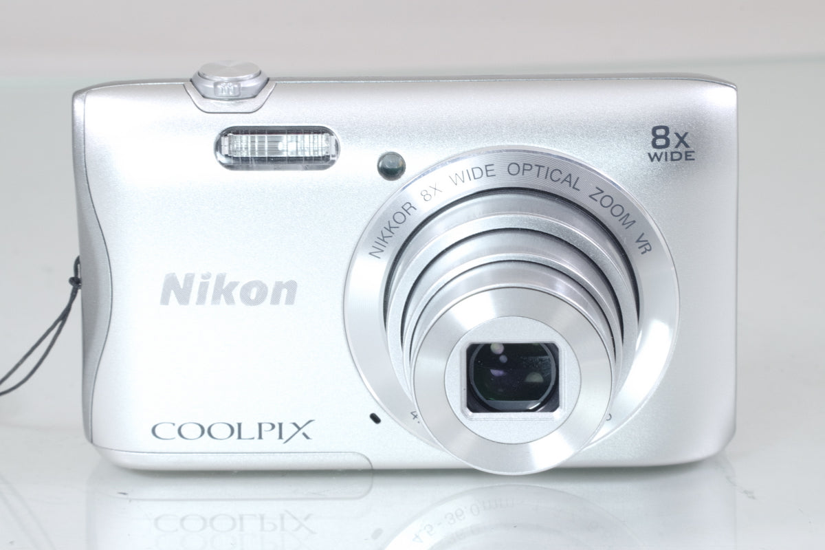 Nikon COOLPIX S3700  シルバー バッテリー 付き