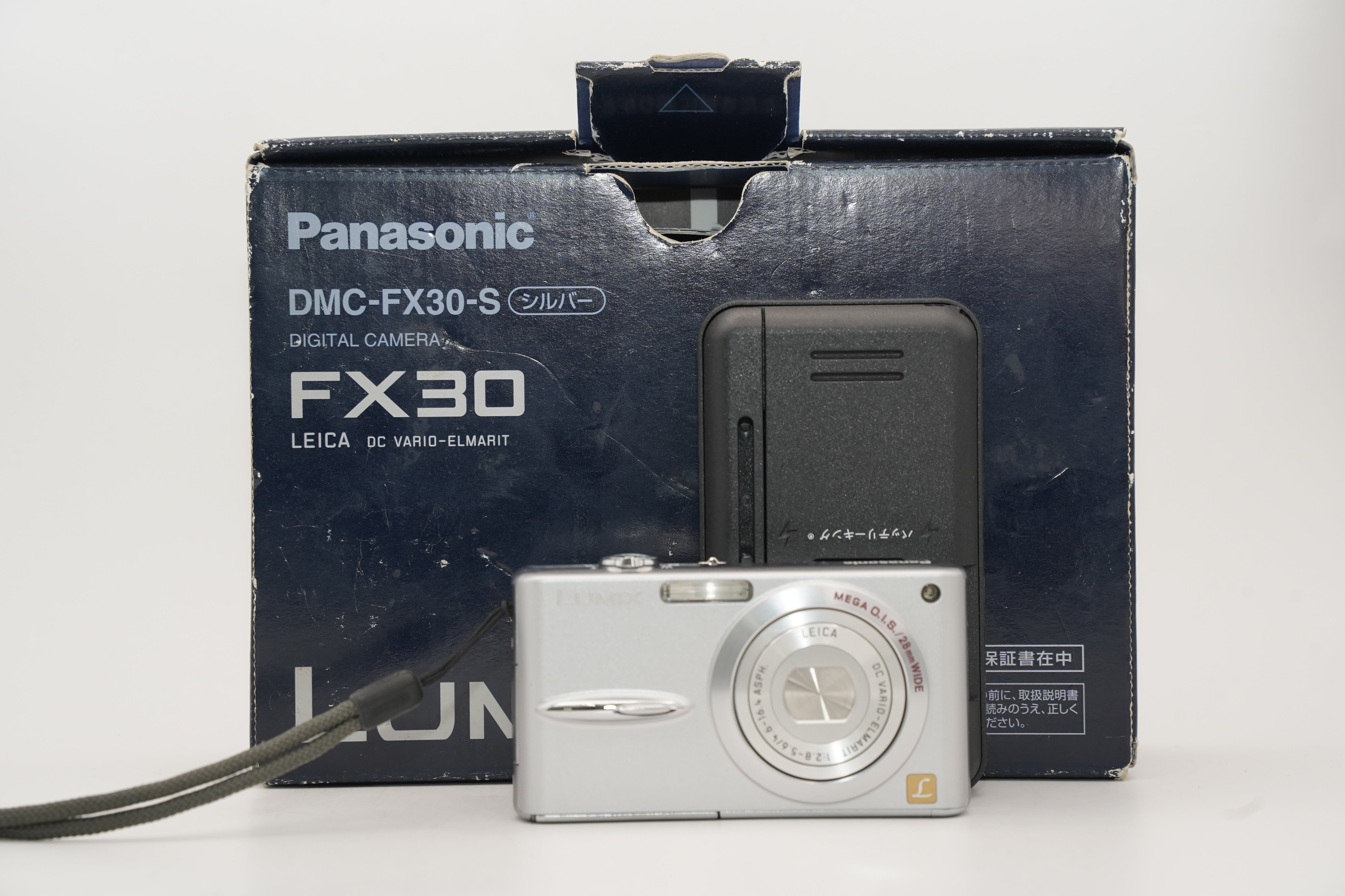 【動作確認済 良品】パナソニックルミックス DMC-FX30 バッテリー 充電器 Panasonic LUMIX DMC-FX30 ｼﾙﾊﾞｰ 箱 バッテリー 充電器