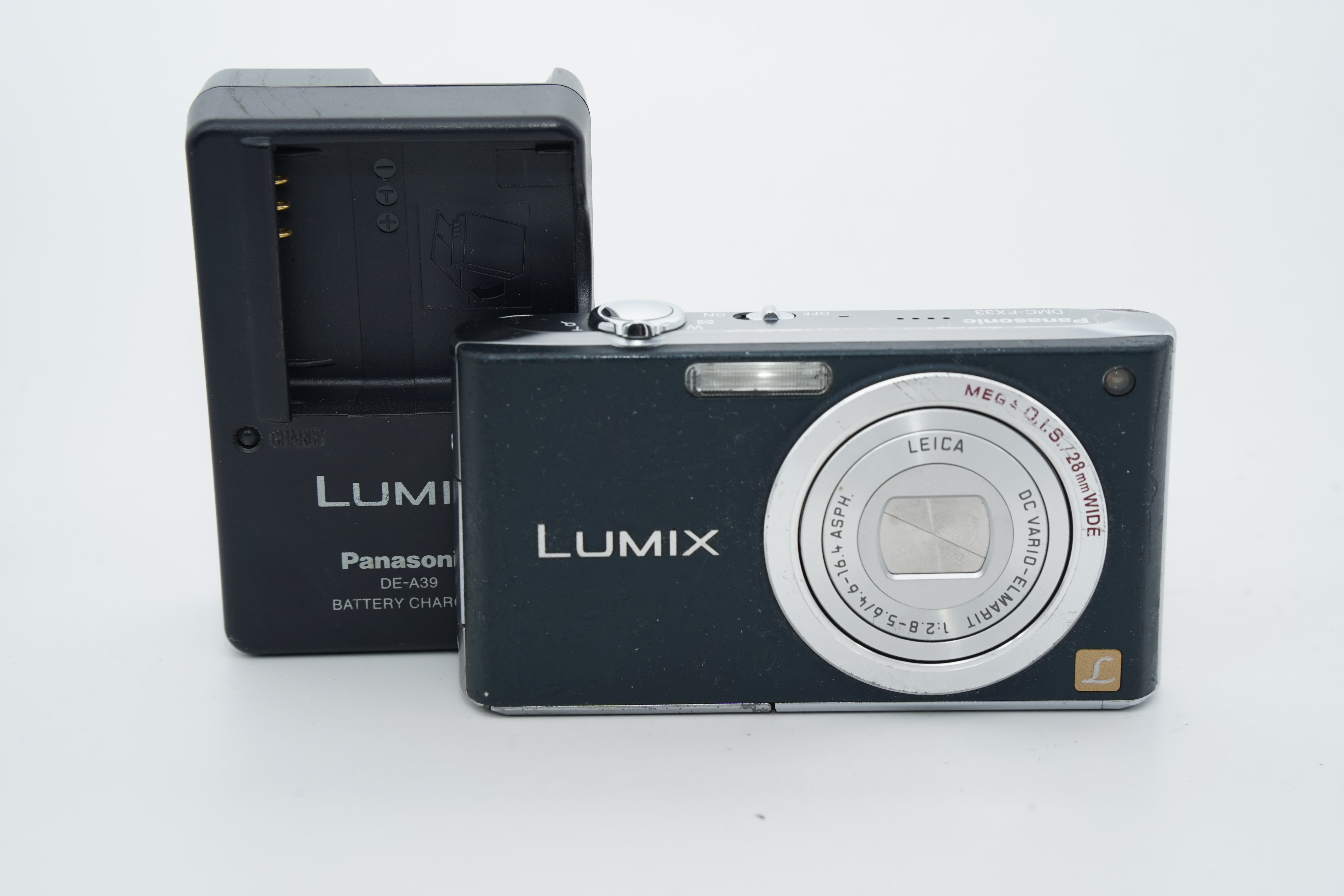 LUMIX DMC-FX33 新品バッテリー、充電器、ストラップ、ケース付き Panasonic LUMIX DMC-FX33 ブルー 充電器 バッテリー付属