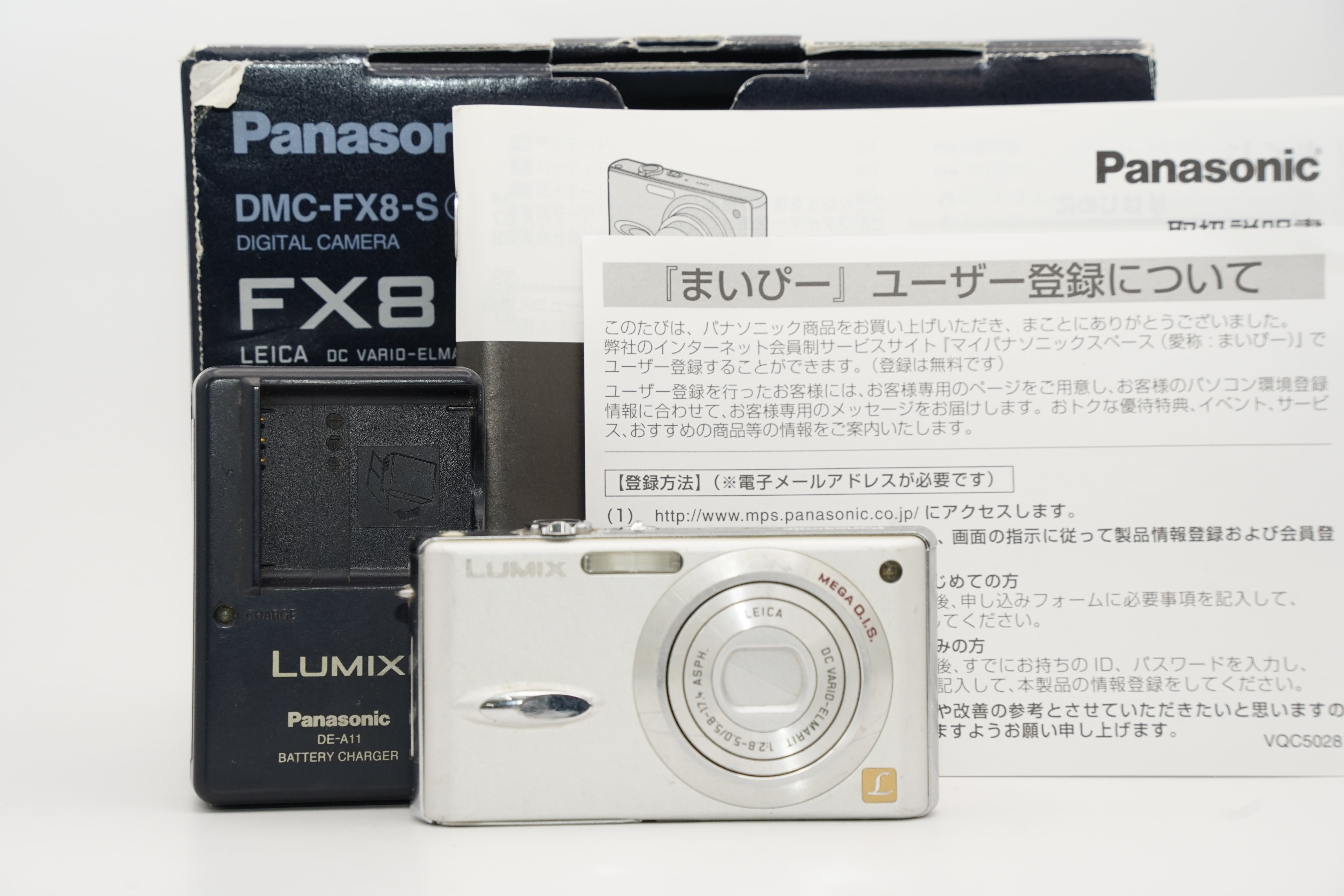 Panasonic LUMIX DMC-FX8 ｼﾙﾊﾞｰ 箱 充電器. バッテリー付属
