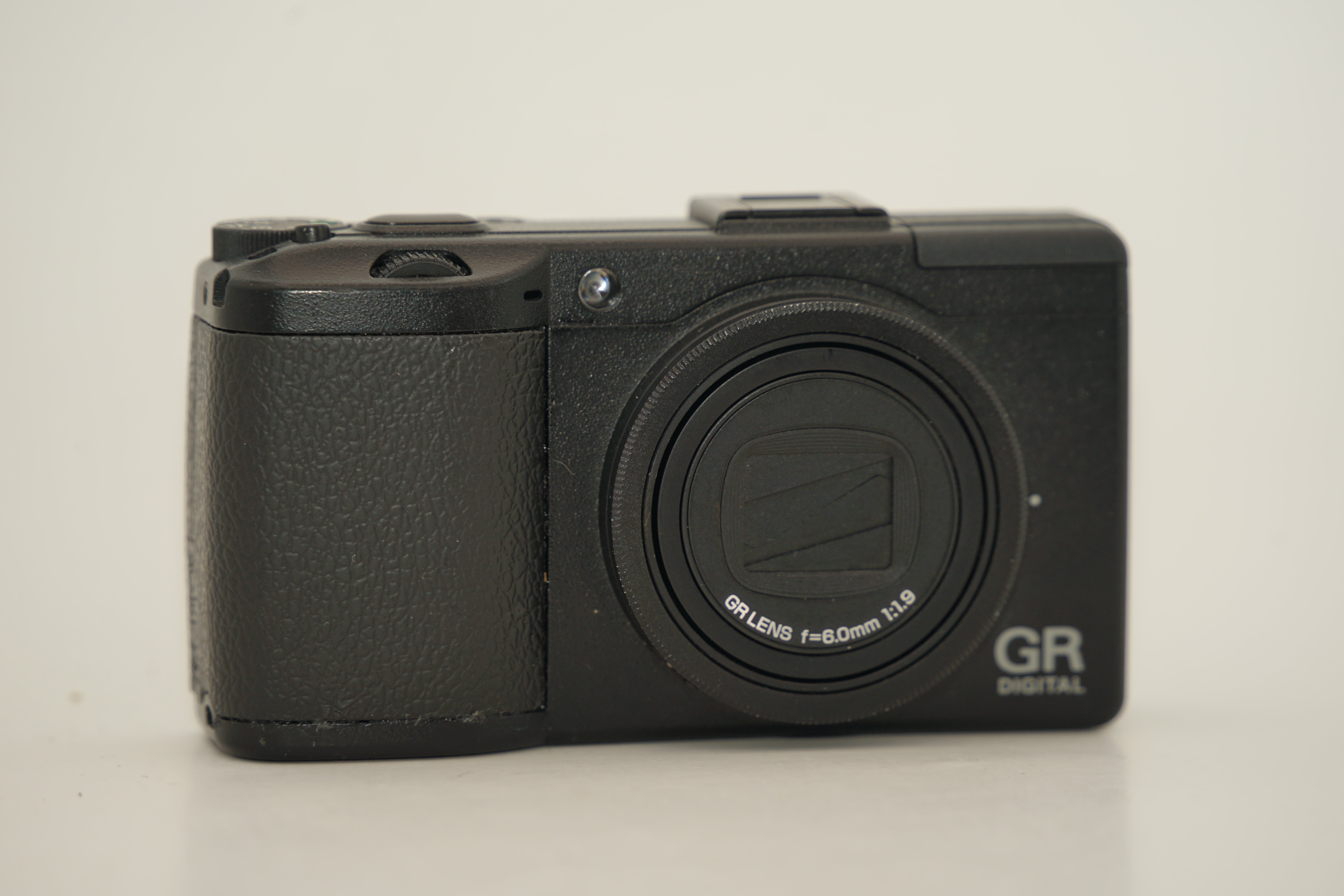 ☆kai☆ 【美品】Ricoh GRⅡデジタルカメラ 充電器付き RICOH GRii デジタルカメラ 充電器付き カテゴリー 【公式通販】