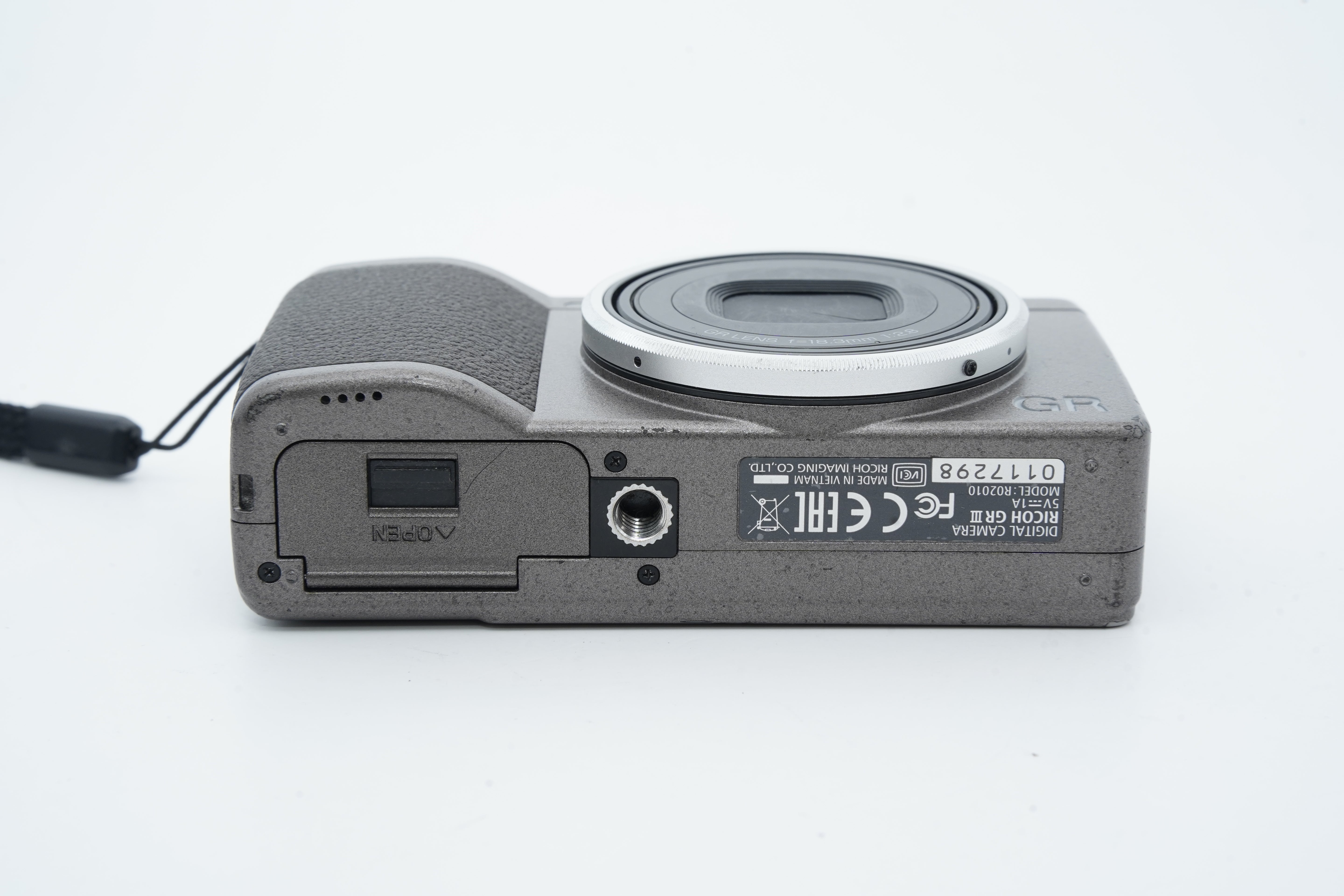 RICOH GR III
